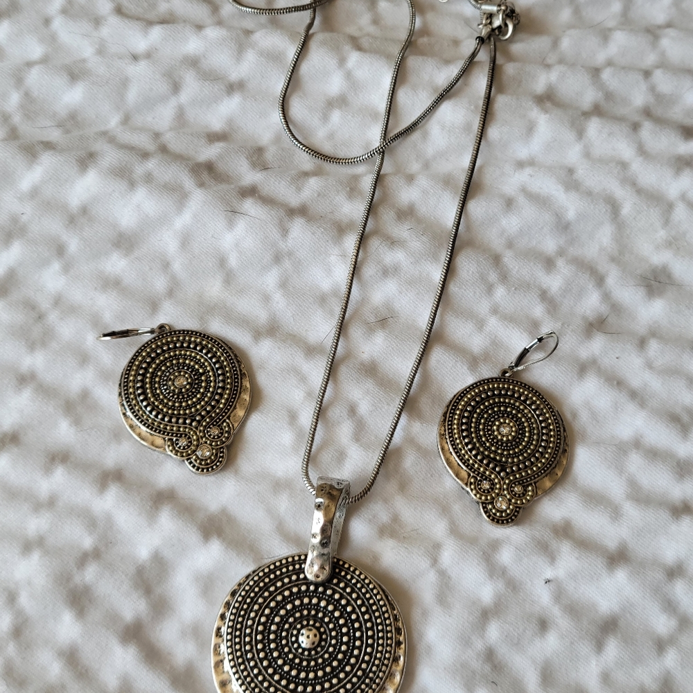 Premier Designs necklace and earrings set